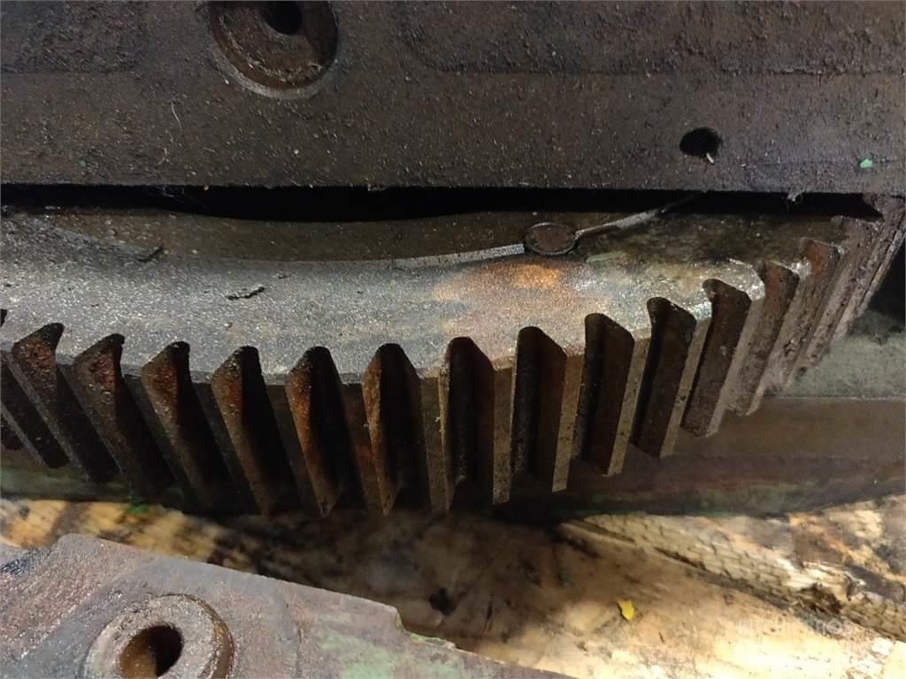 John Deere 975 Derliaus nuėmimo kombainų priedai