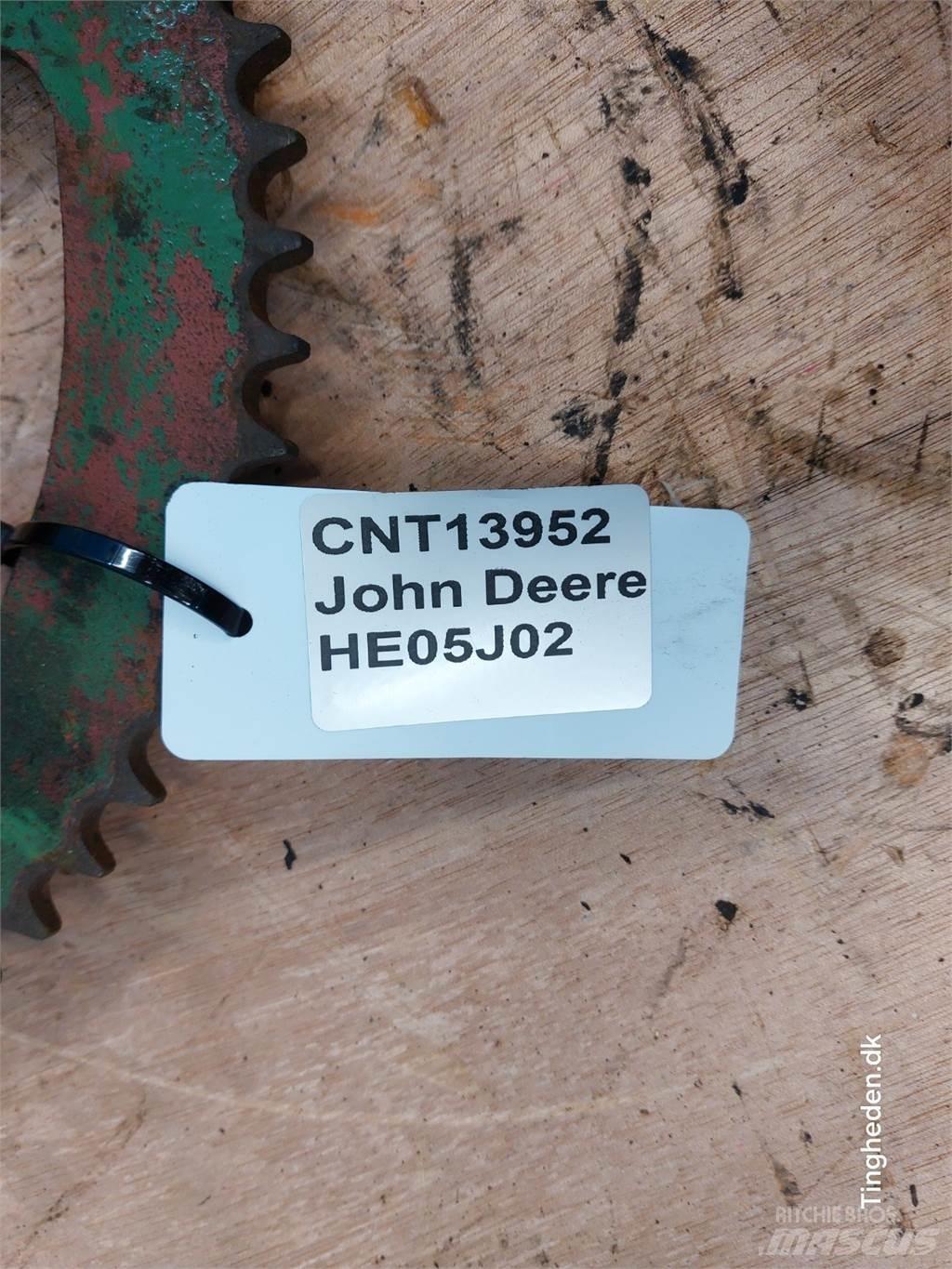 John Deere 975 Derliaus nuėmimo kombainų priedai