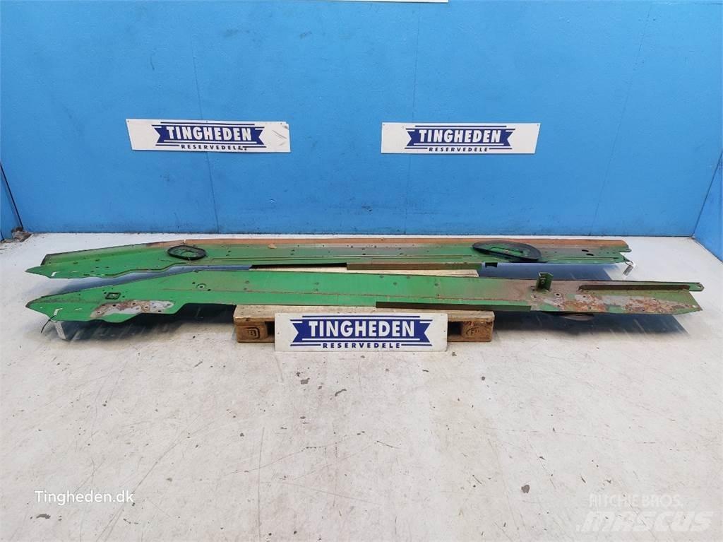 John Deere S670 Smėlio ir druskos barstytuvai