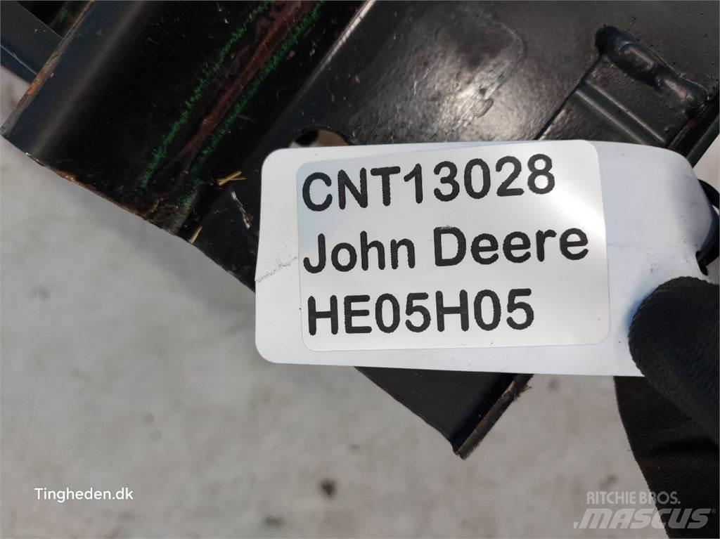 John Deere S670 Smėlio ir druskos barstytuvai