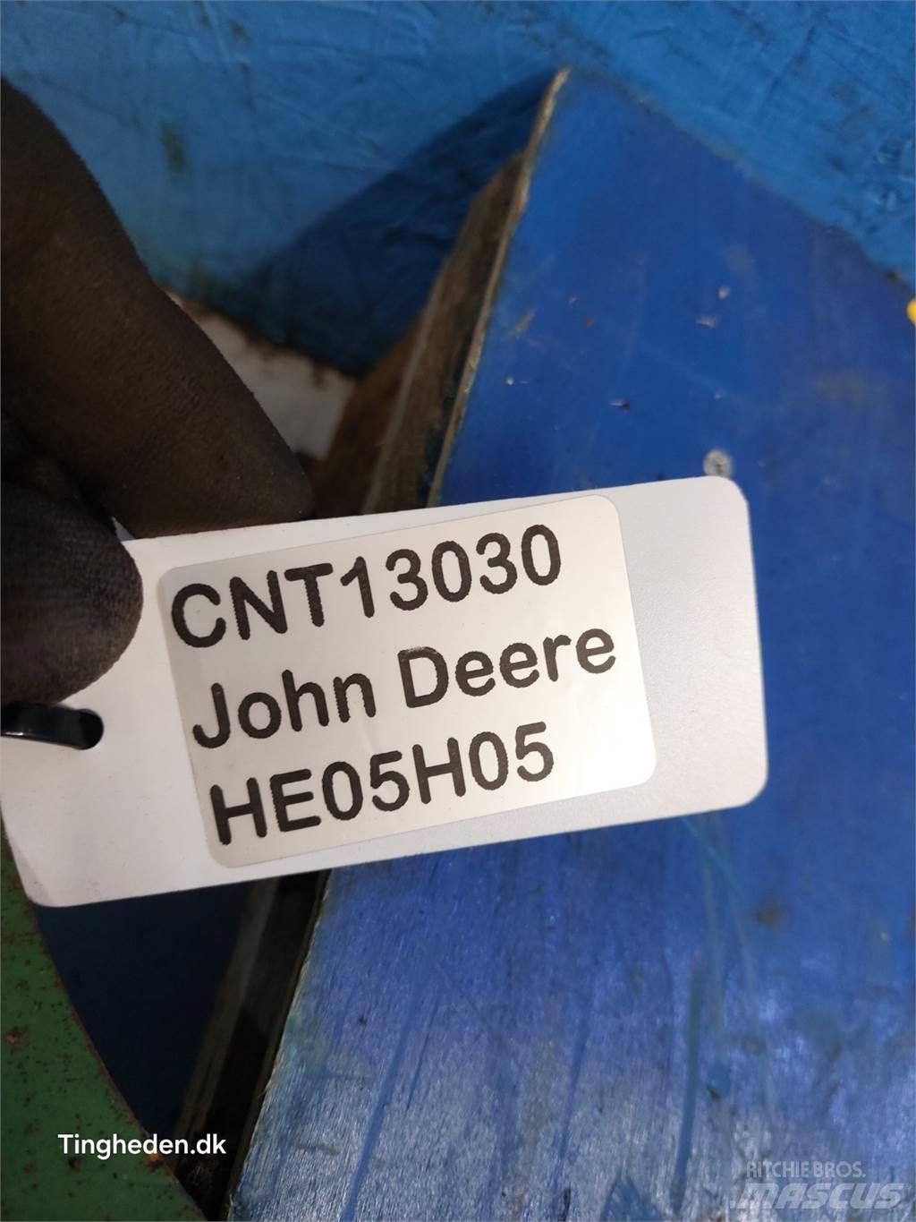 John Deere S670 Smėlio ir druskos barstytuvai
