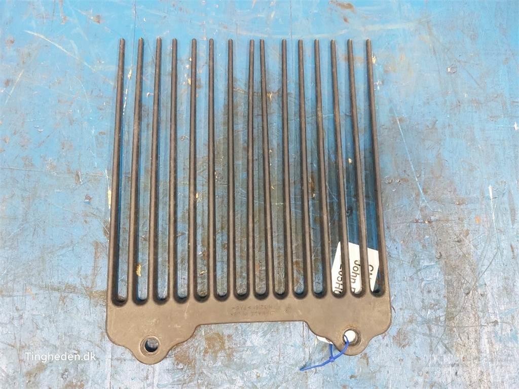 John Deere S670 Smėlio ir druskos barstytuvai