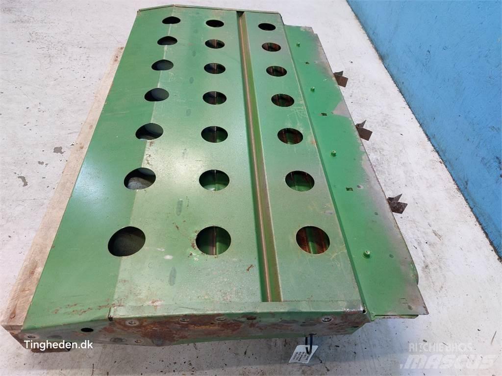 John Deere S670 Smėlio ir druskos barstytuvai