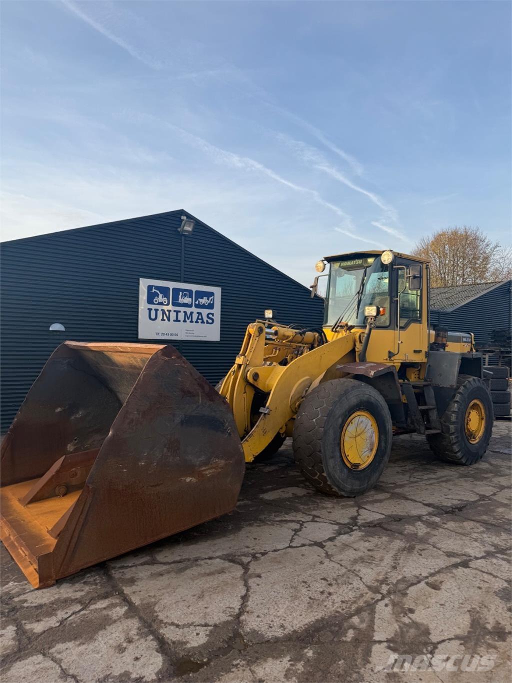 Komatsu WA270-3 Naudoti ratiniai krautuvai