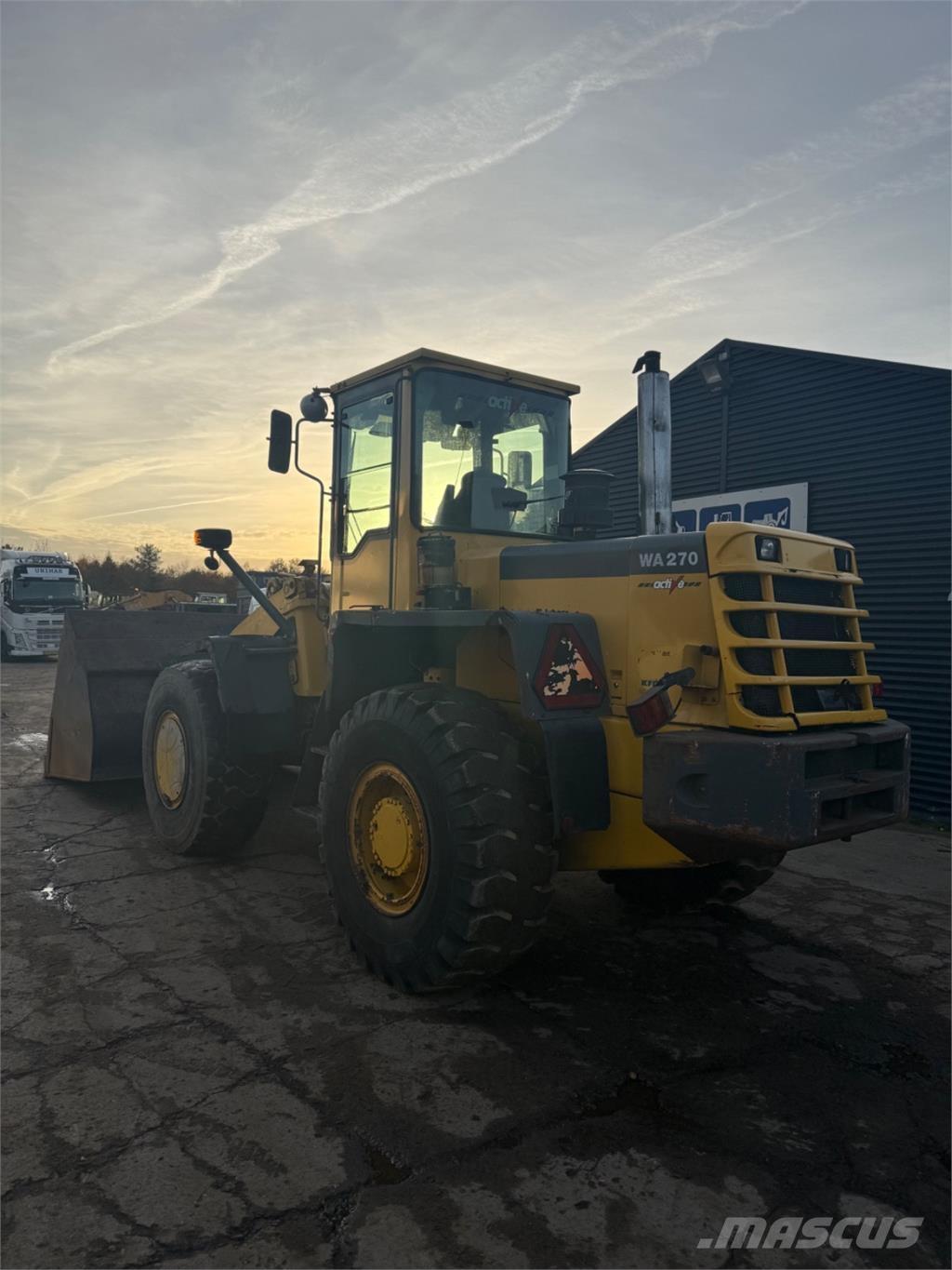 Komatsu WA270-3 Naudoti ratiniai krautuvai