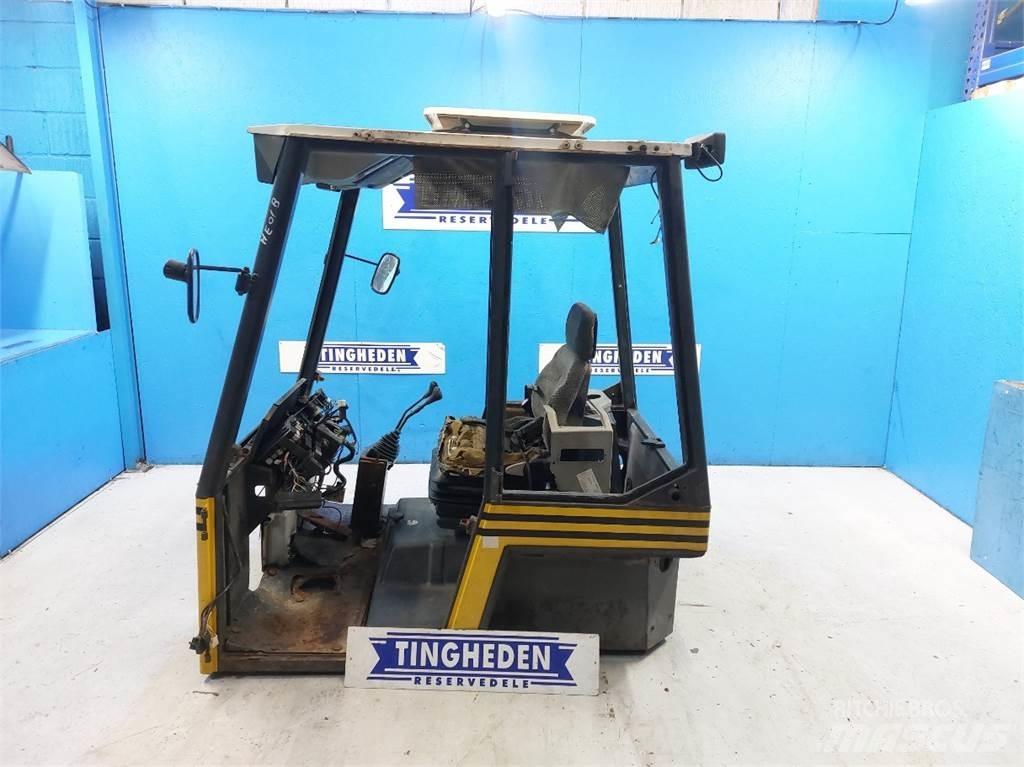 Kramer 712 Kabinos ir interjeras