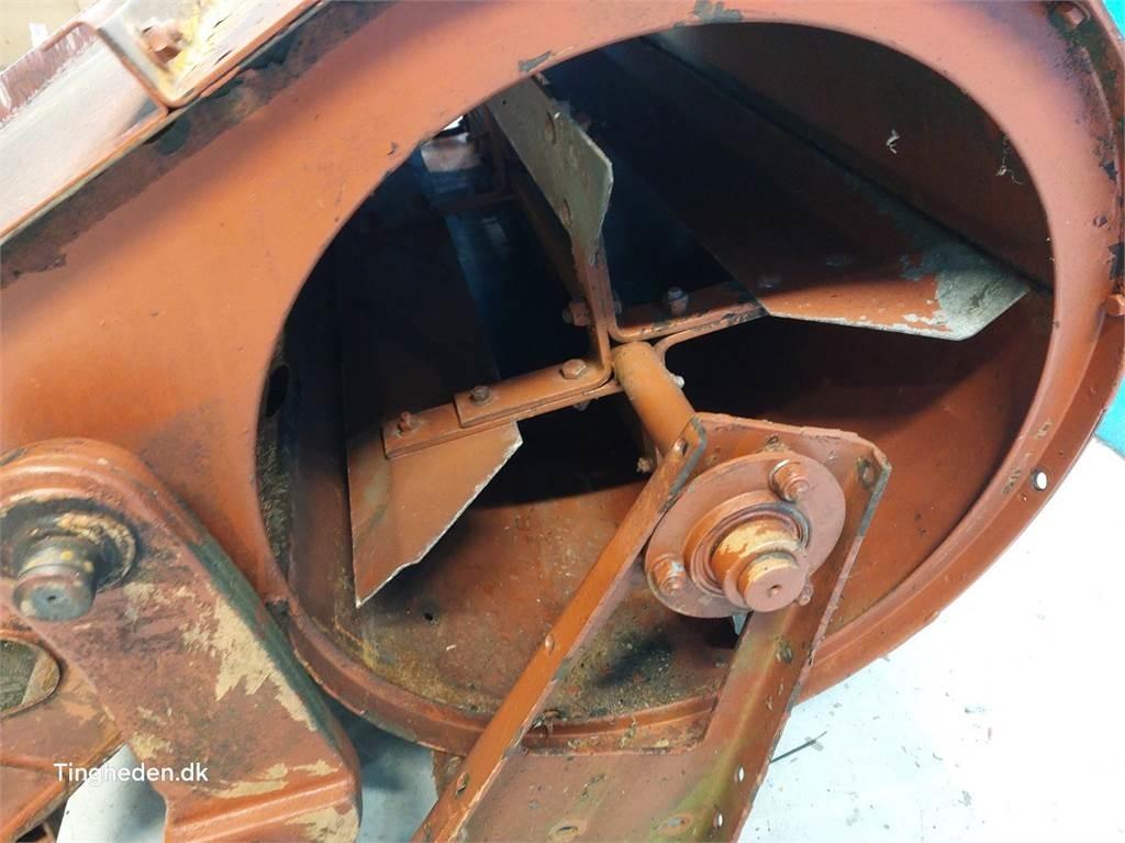 Laverda 627 Smėlio ir druskos barstytuvai