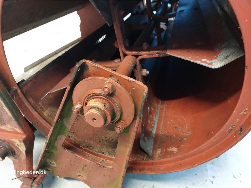 Laverda 627 Smėlio ir druskos barstytuvai