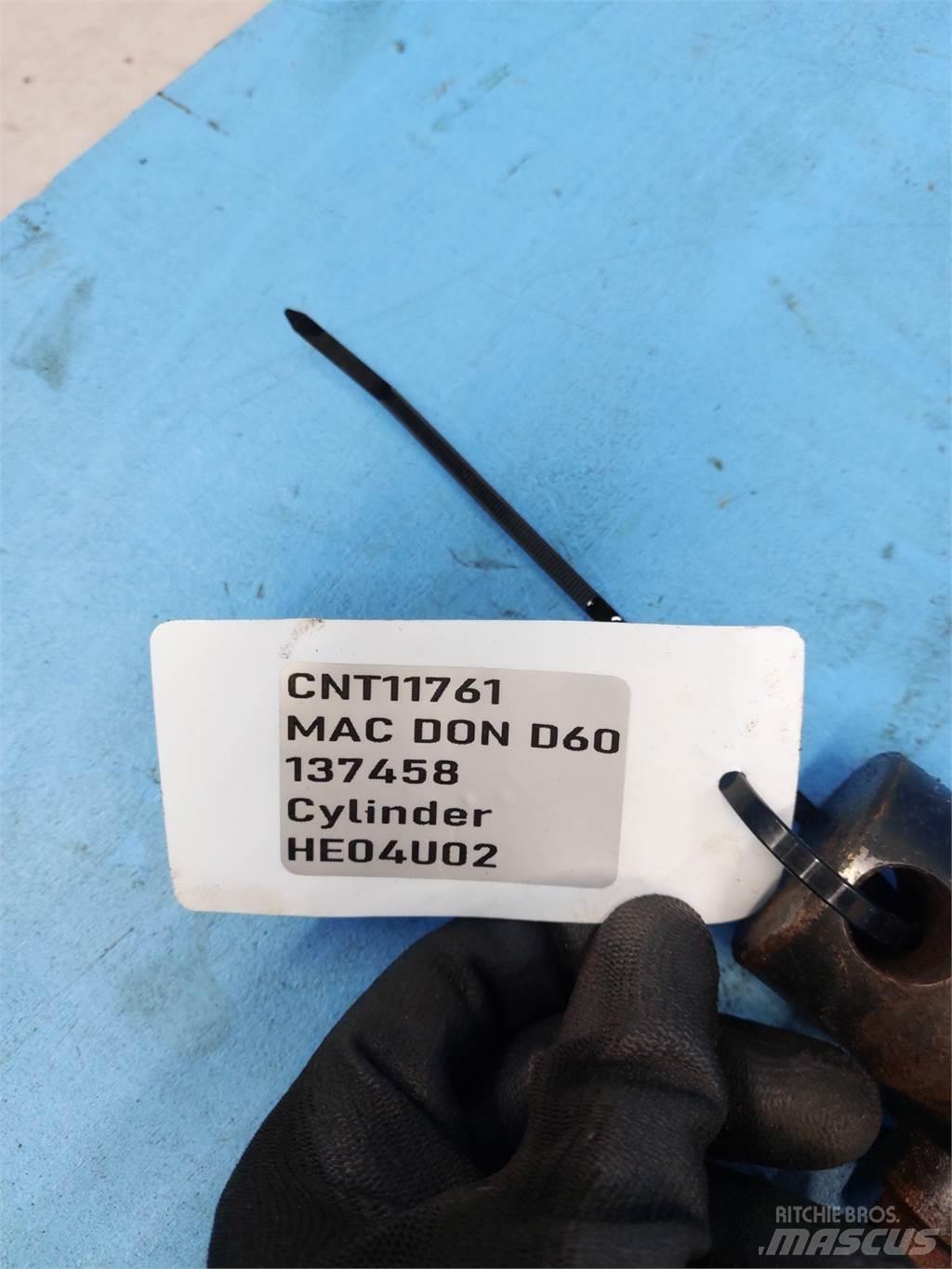 MacDon D60 Derliaus nuėmimo kombainų priedai