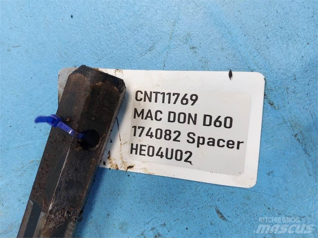 MacDon D60 Derliaus nuėmimo kombainų priedai
