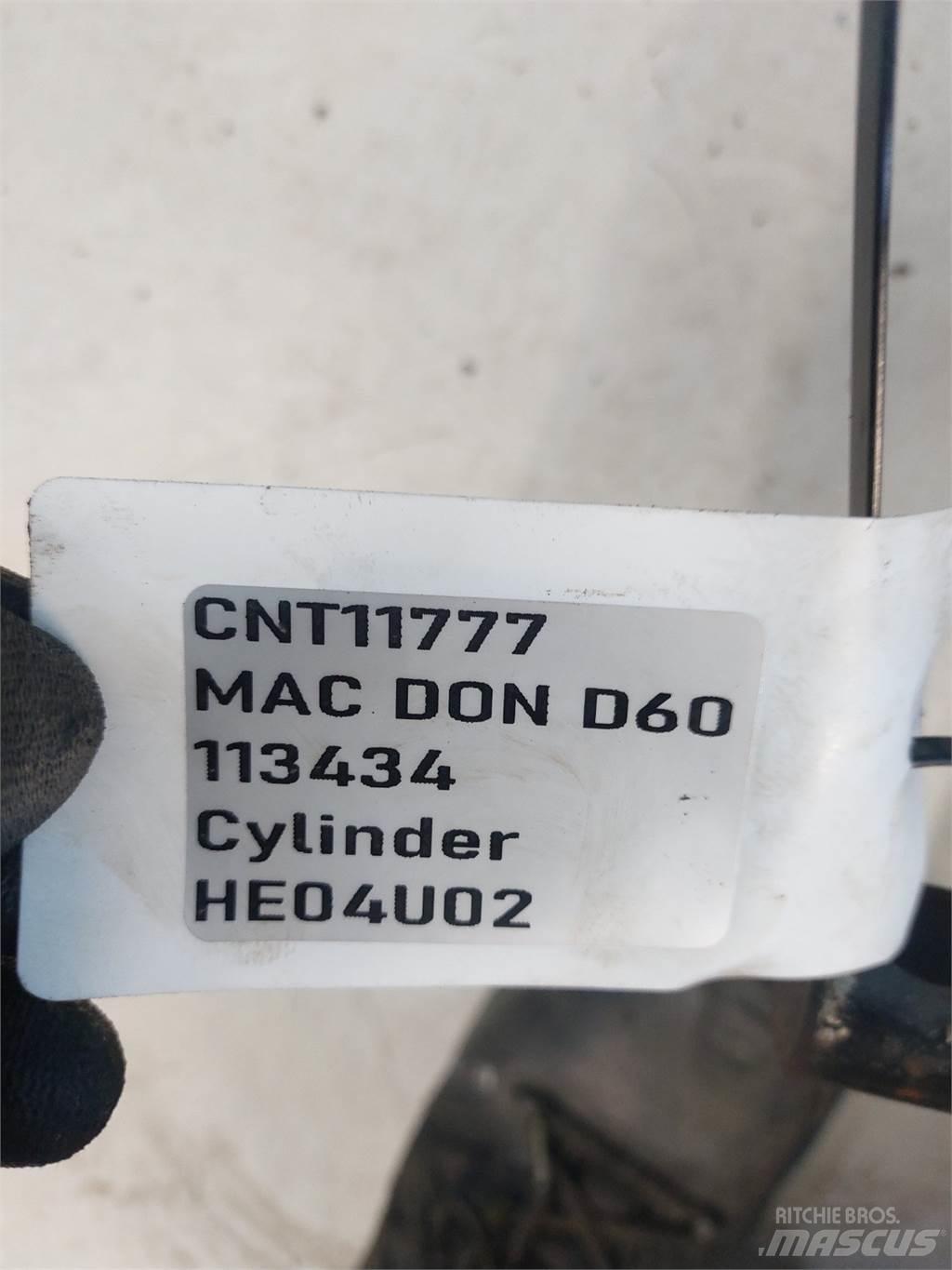 MacDon D60 Derliaus nuėmimo kombainų priedai