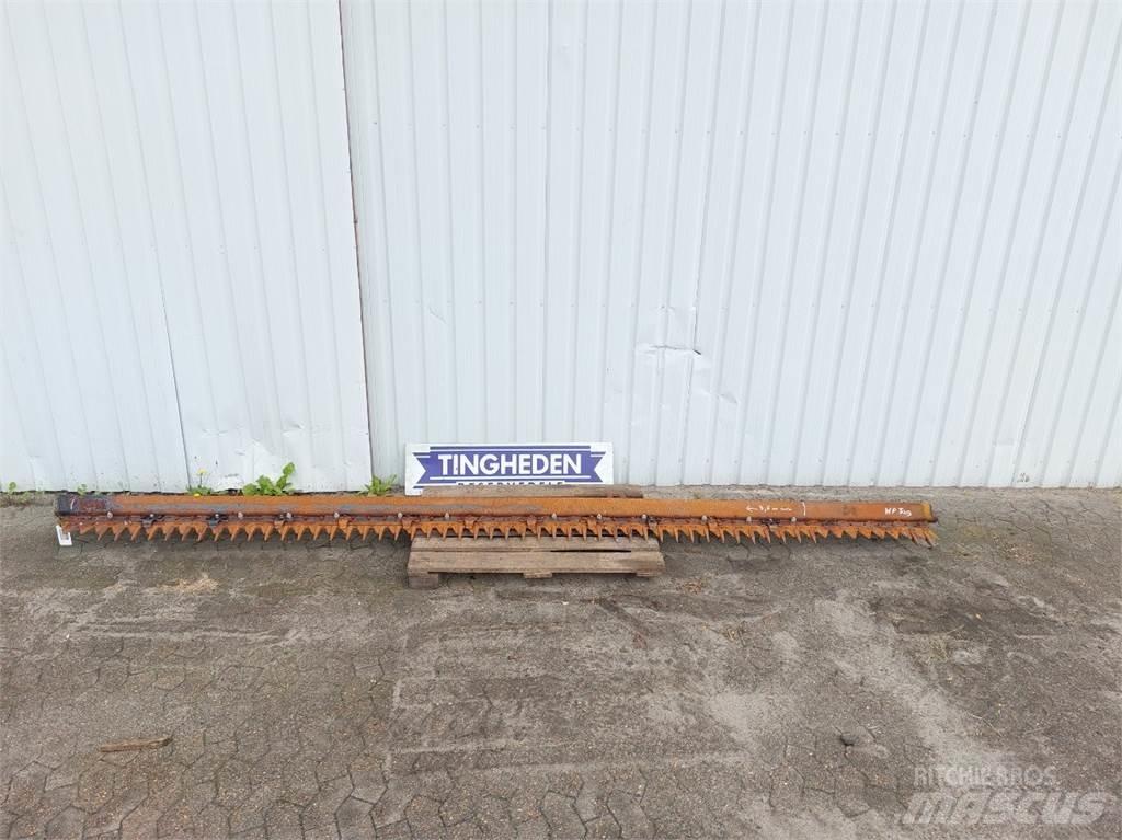 MacDon D60 Derliaus nuėmimo kombainų priedai