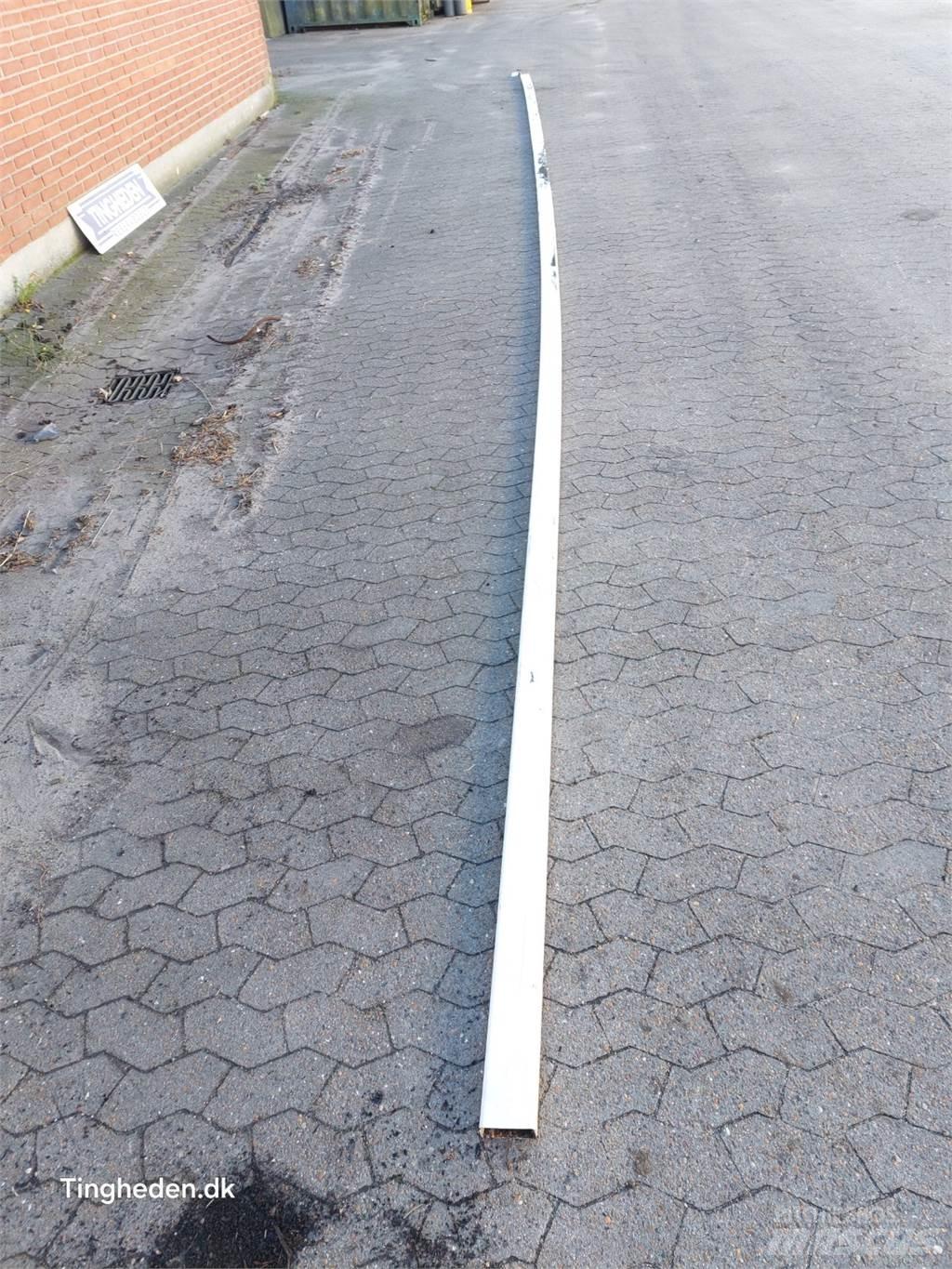 MacDon D60 Derliaus nuėmimo kombainų priedai