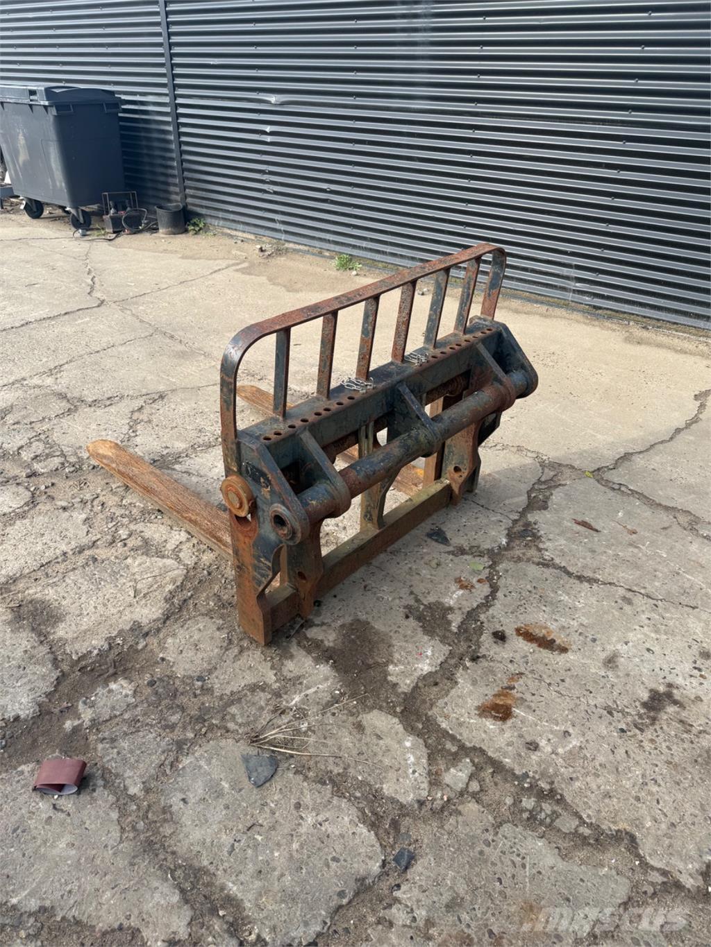 Manitou 4000kg Šakės