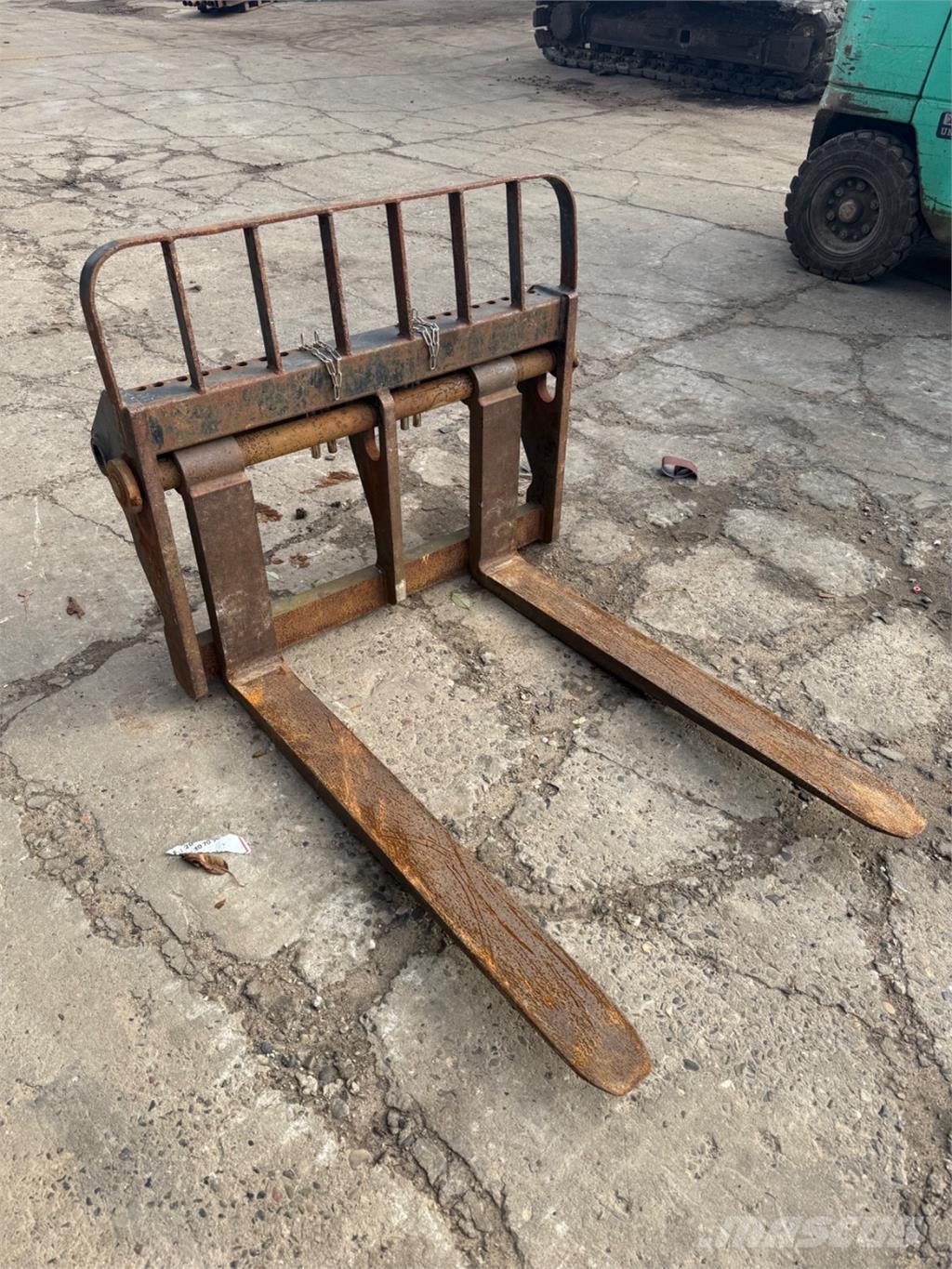 Manitou 4000kg Šakės