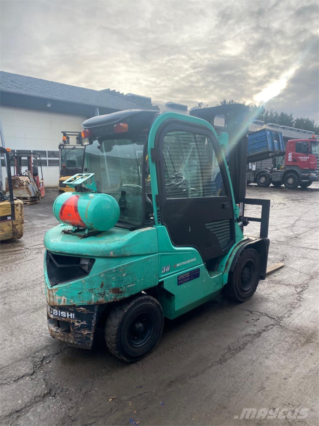 Mitsubishi FG30 LPG (dujiniai) krautuvai