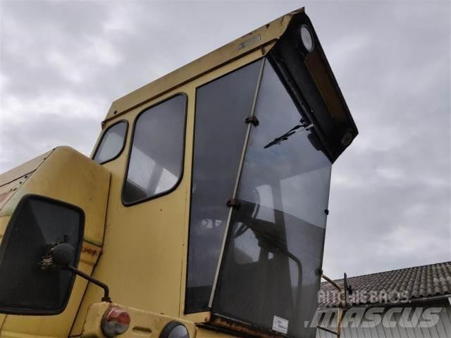 New Holland 1550 Kabinos