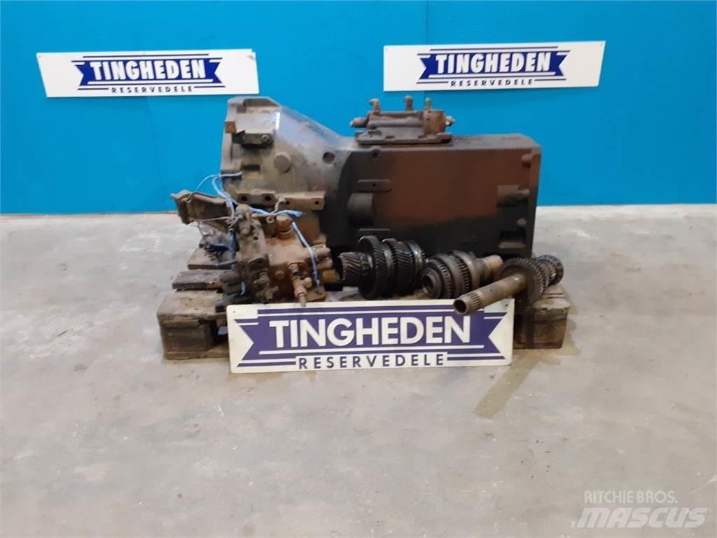 New Holland 8260 Transmisijos