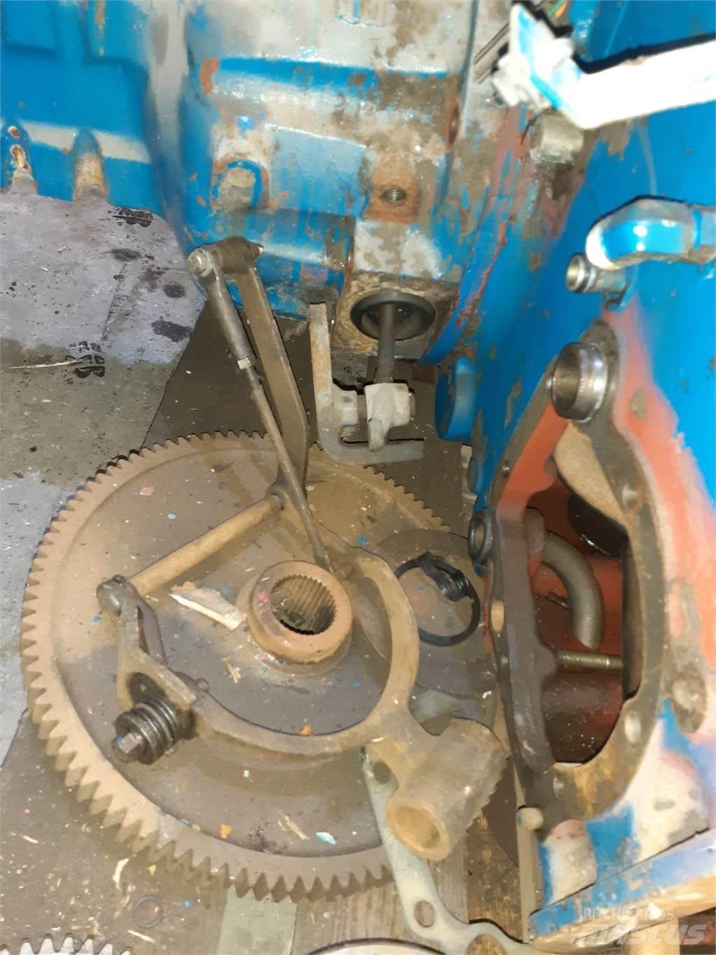 New Holland 8340 Transmisijos