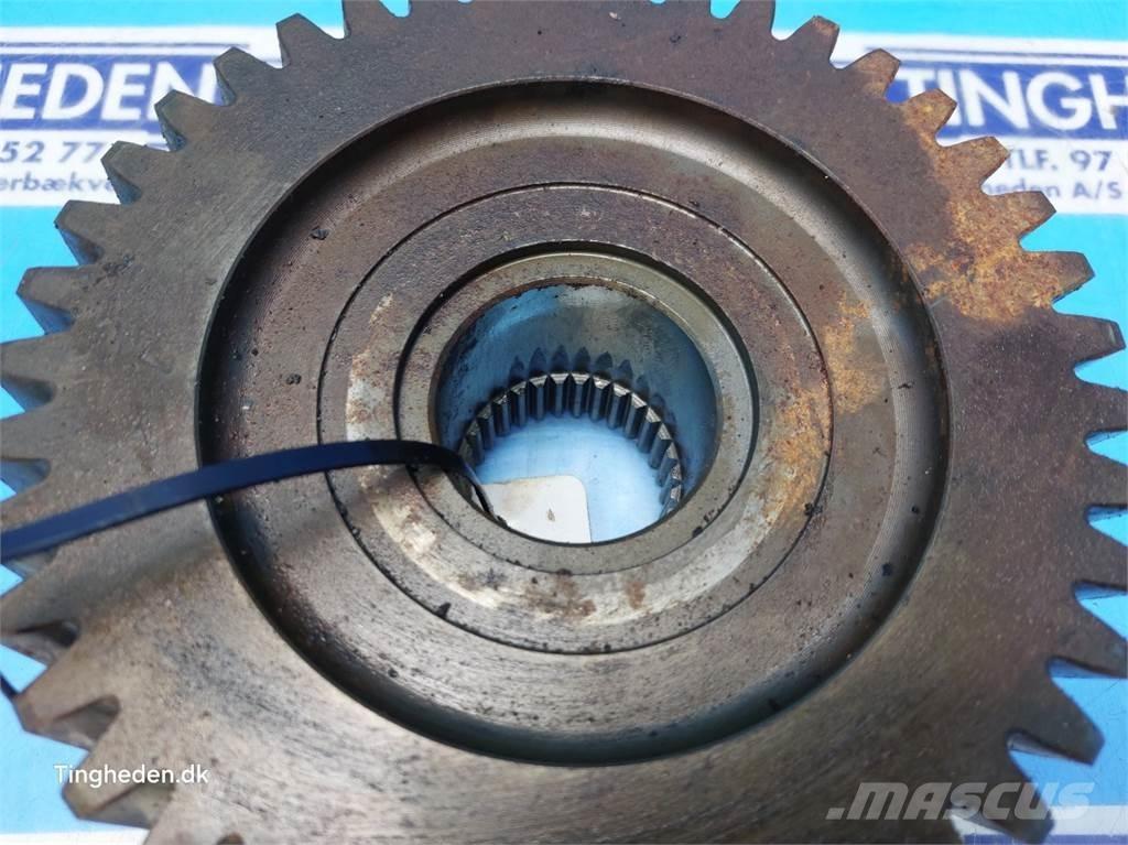 New Holland 8870 Transmisijos
