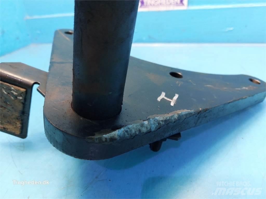 New Holland T6 Kiti naudoti traktorių priedai
