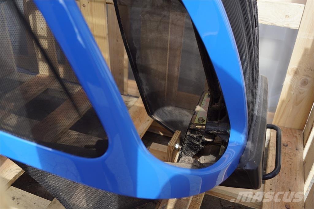 New Holland T8 Kiti naudoti traktorių priedai