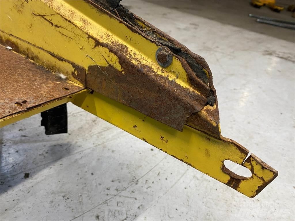 New Holland TF44 Smėlio ir druskos barstytuvai
