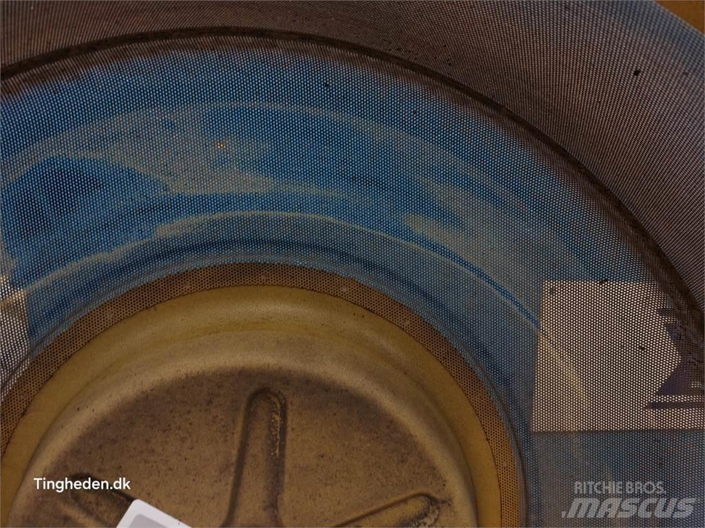 New Holland TX30 Radiatoriai