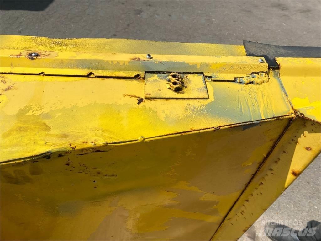 New Holland TX34 Smėlio ir druskos barstytuvai