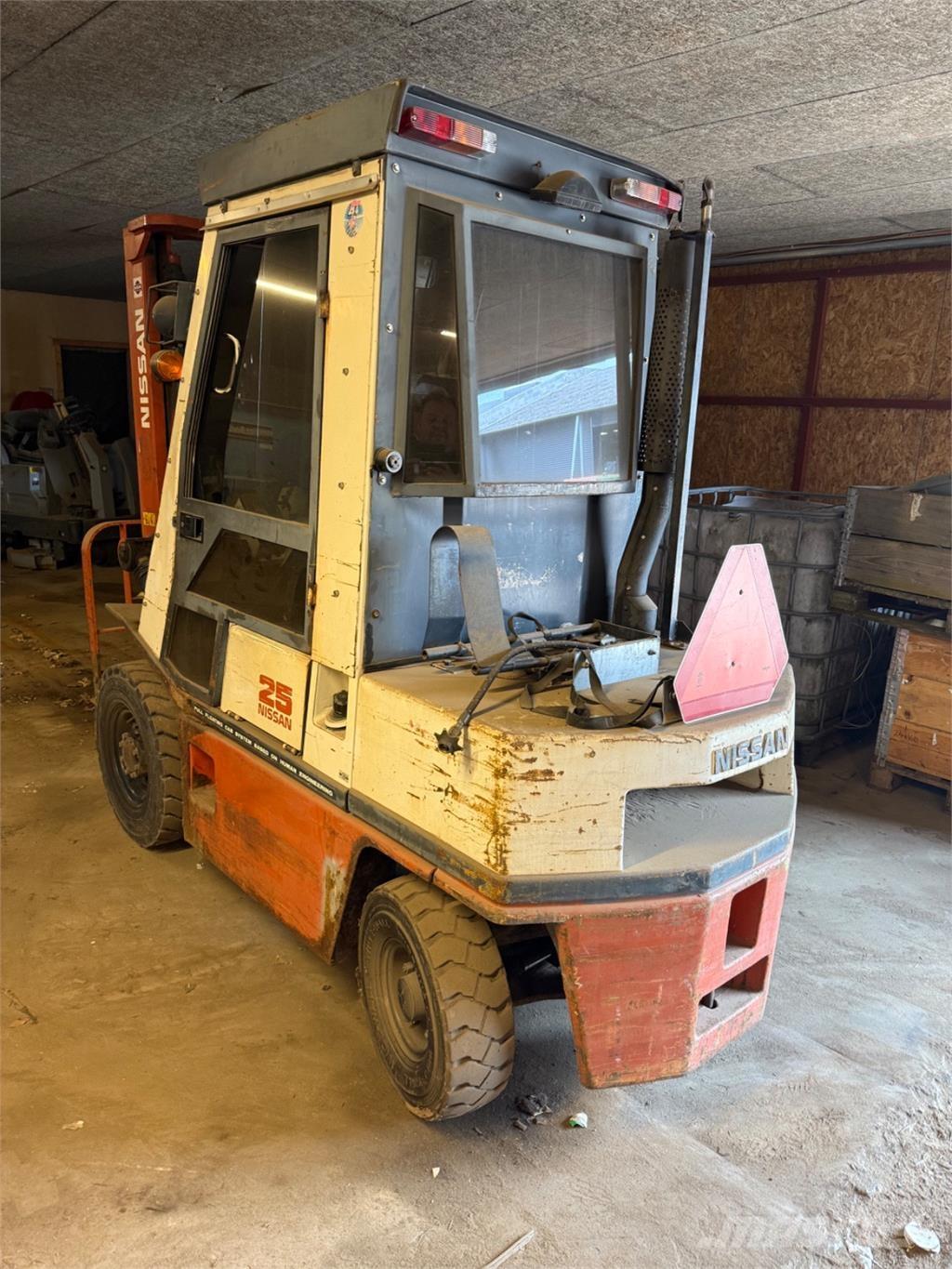 Nissan FG25 LPG (dujiniai) krautuvai
