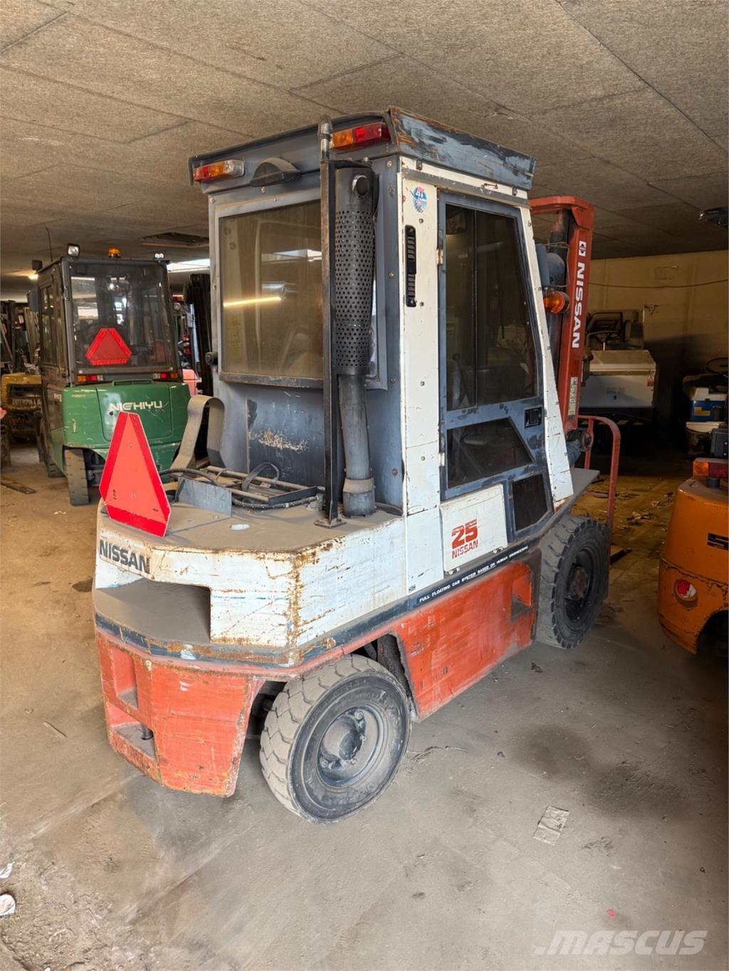 Nissan FG25 LPG (dujiniai) krautuvai