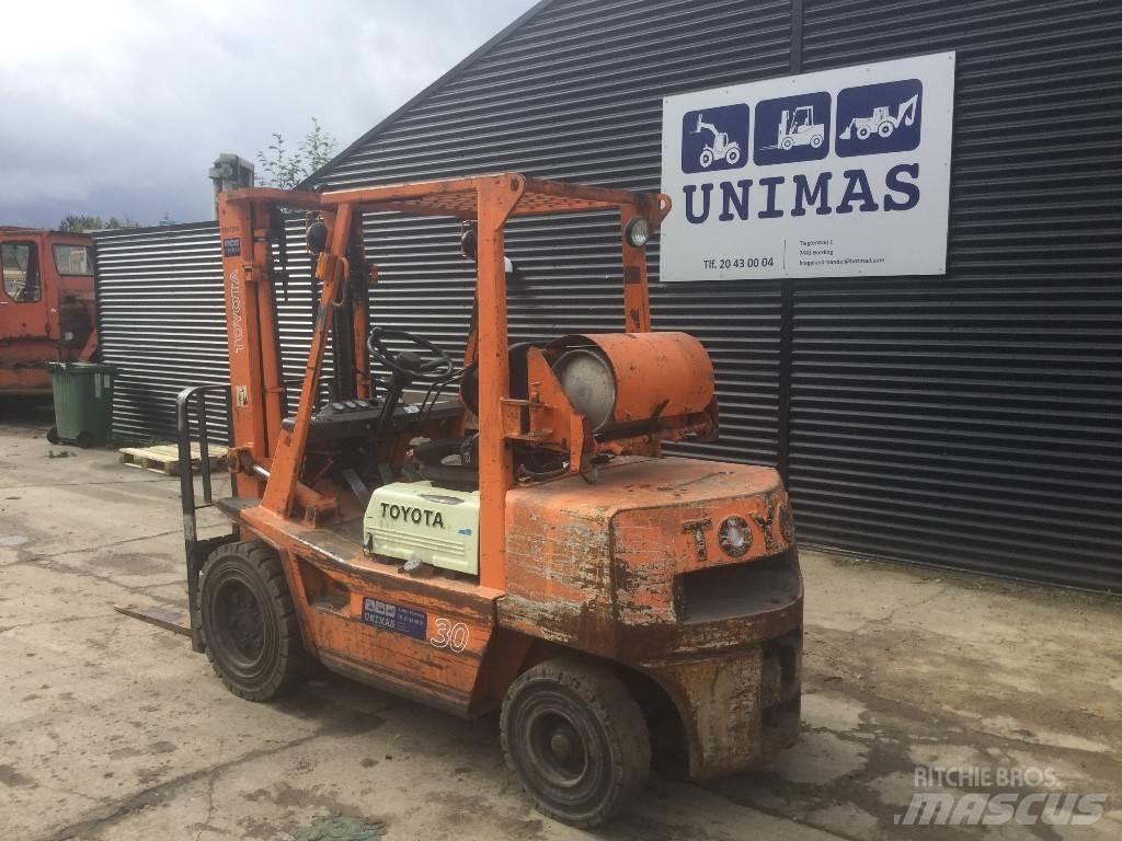 Toyota FG30 Šakiniai krautuvai - Kita