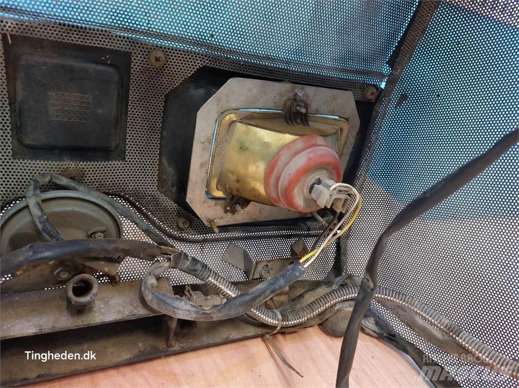 Valmet 8050 Kiti naudoti traktorių priedai