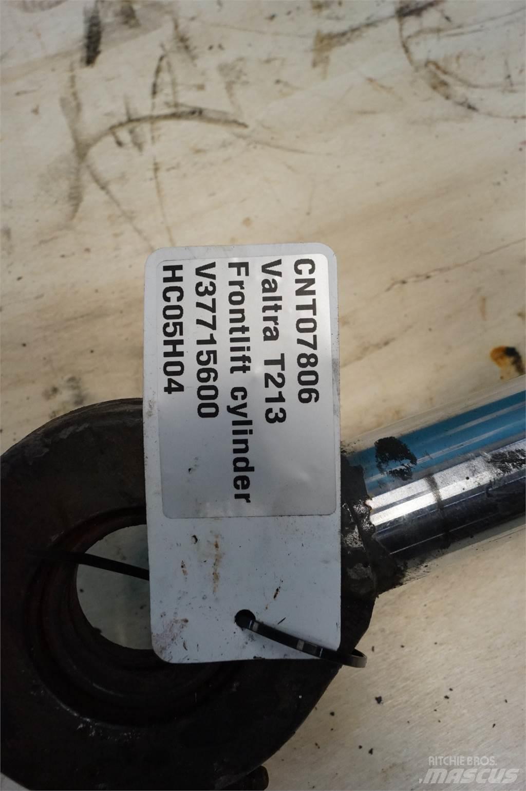 Valtra T213 Frontalinių krautuvų priedai