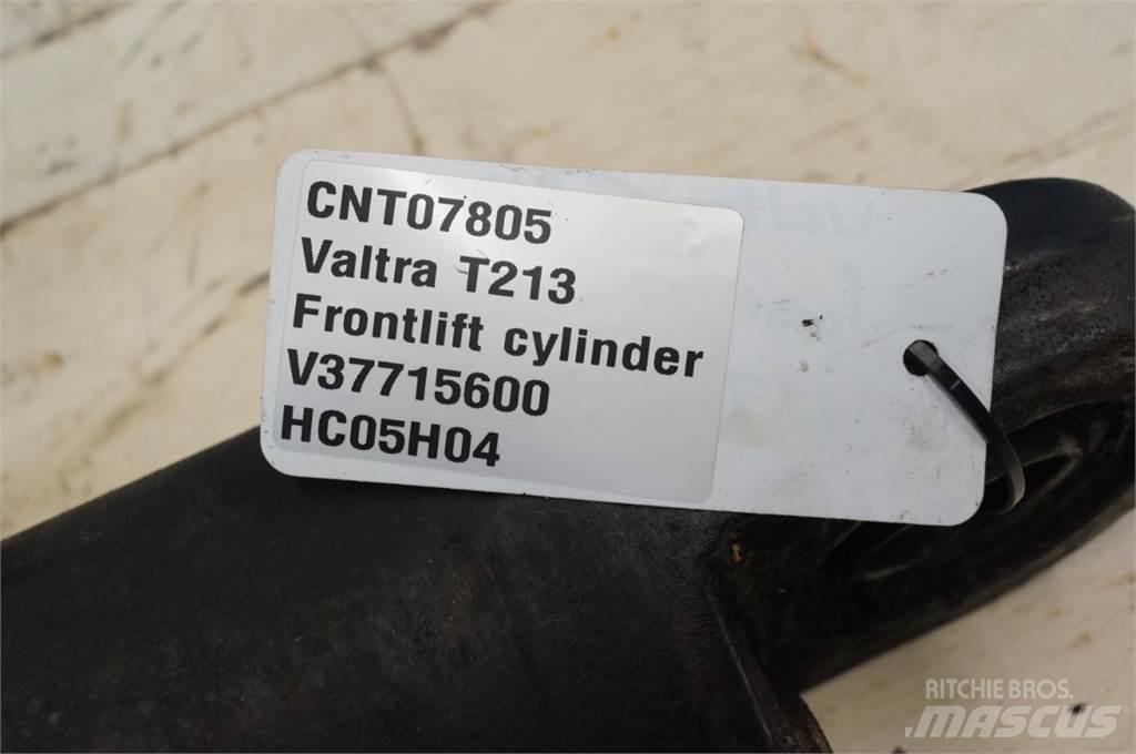 Valtra T213 Frontalinių krautuvų priedai