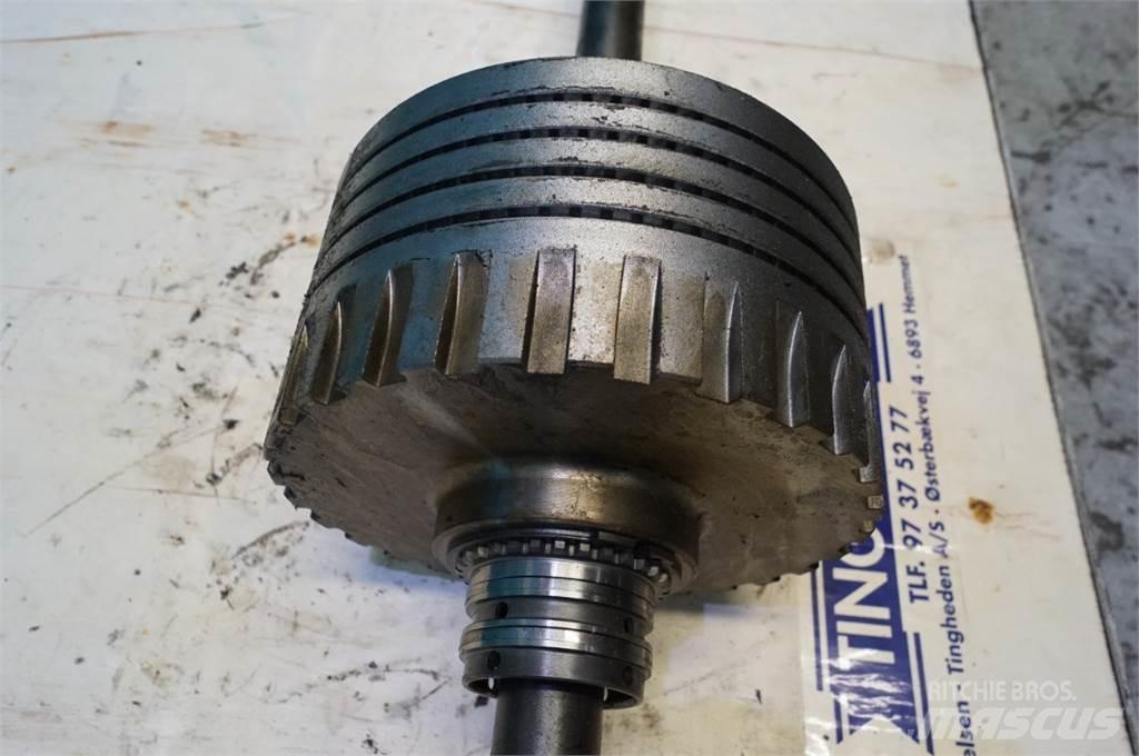 Valtra T213 Transmisijos