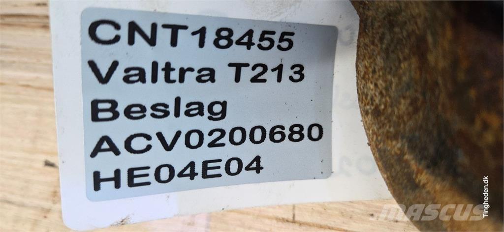 Valtra T213 Kiti naudoti traktorių priedai