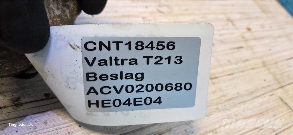 Valtra T213 Kiti naudoti traktorių priedai