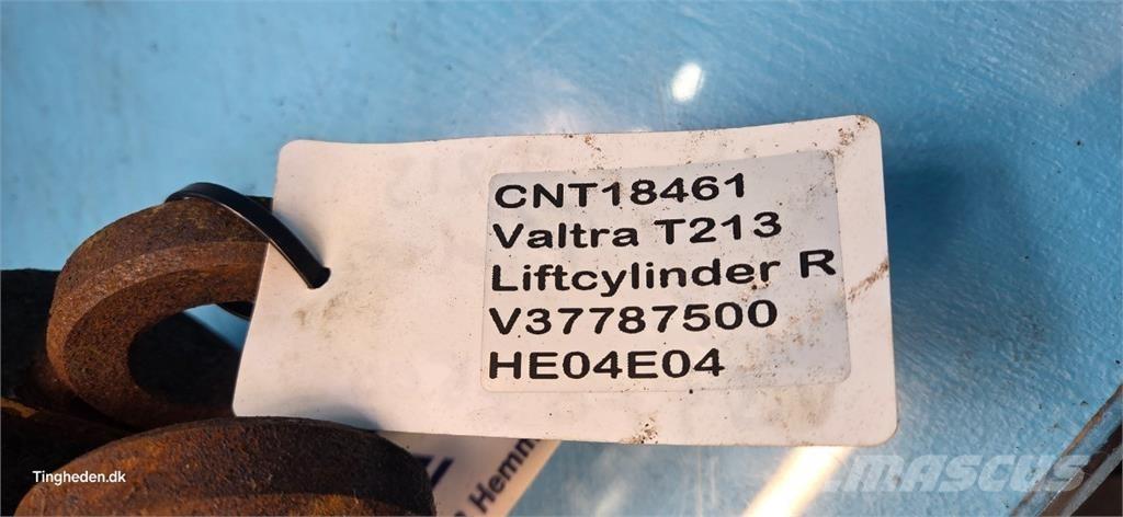 Valtra T213 Hidraulikos įrenginiai