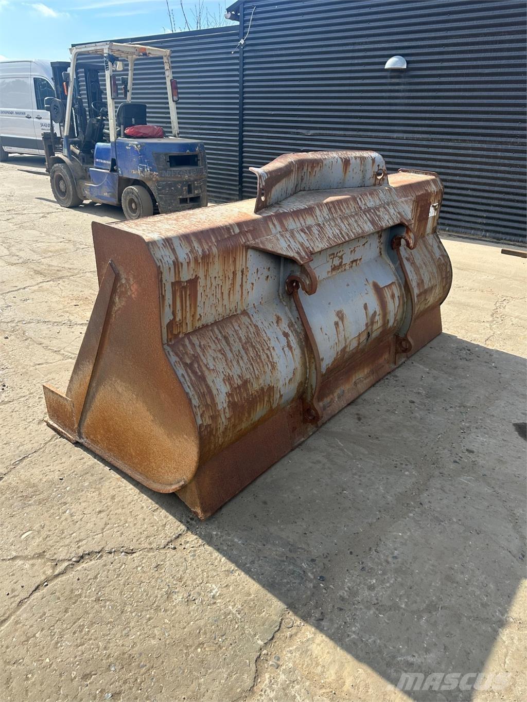 Volvo 2500mm Peiliai