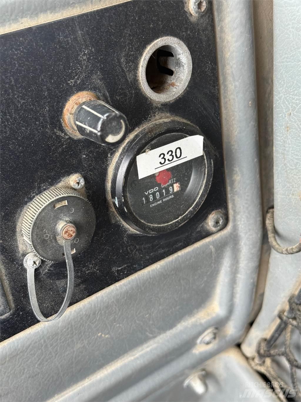 Volvo L330D Naudoti ratiniai krautuvai