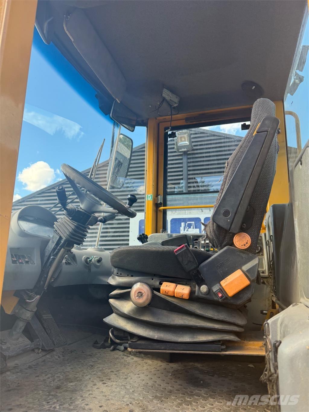 Volvo L90E Naudoti ratiniai krautuvai