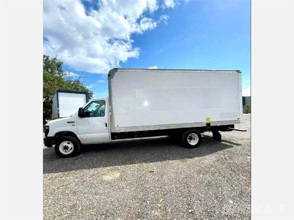 Ford E-350 Sunkvežimiai su dengtu kėbulu