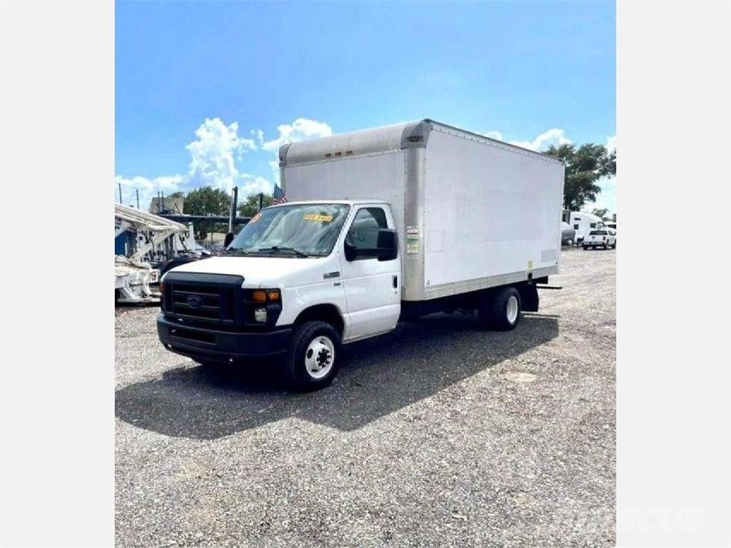 Ford E-350 Sunkvežimiai su dengtu kėbulu