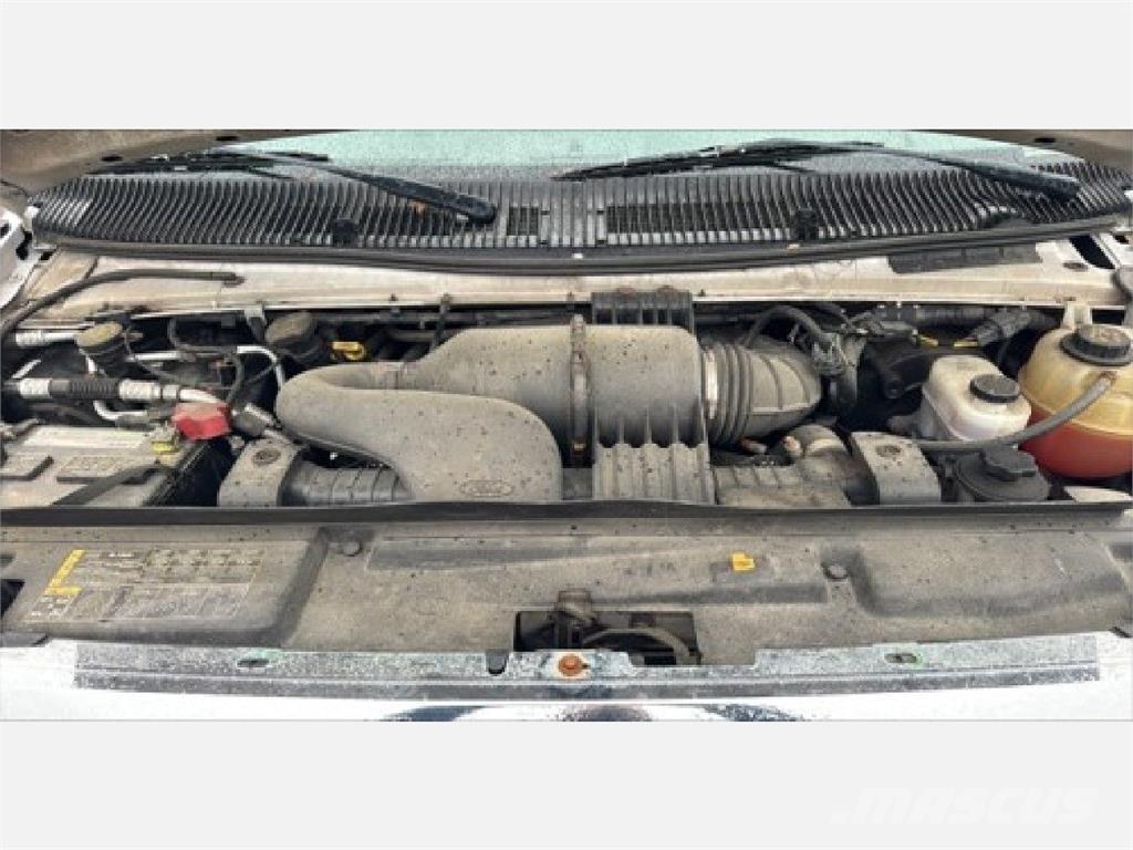 Ford E350 Sunkvežimiai su dengtu kėbulu