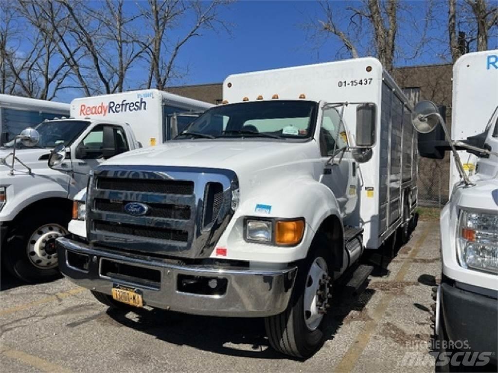 Ford F750 Sunkvežimiai su dengtu kėbulu