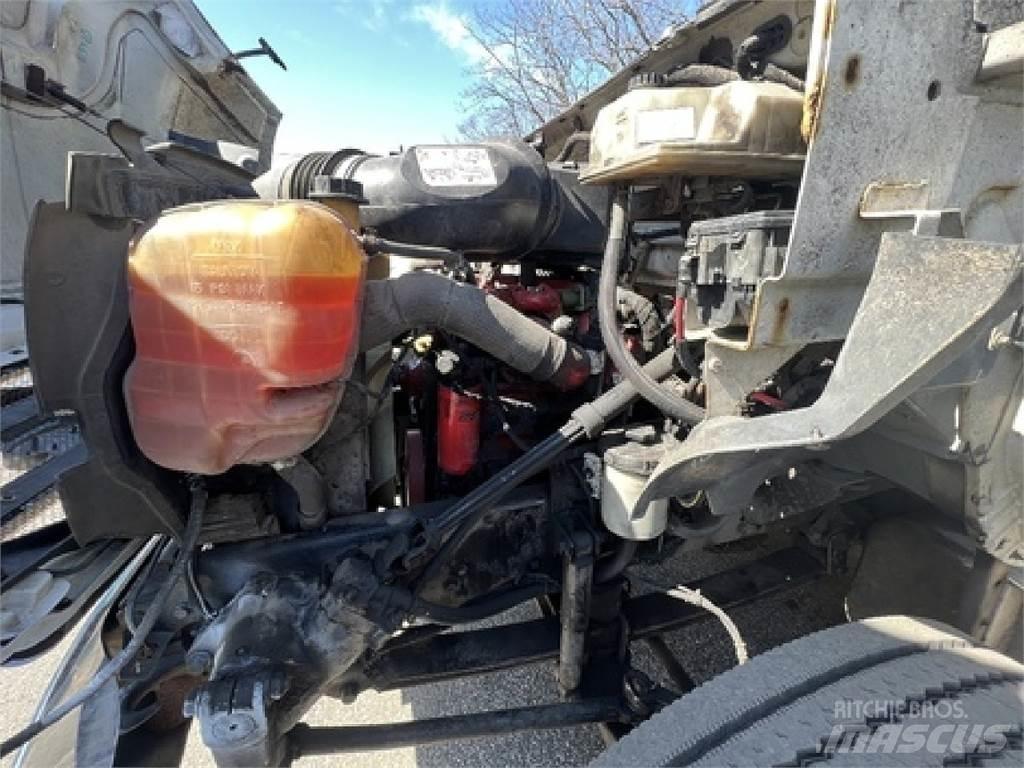 Ford F750 Sunkvežimiai su dengtu kėbulu