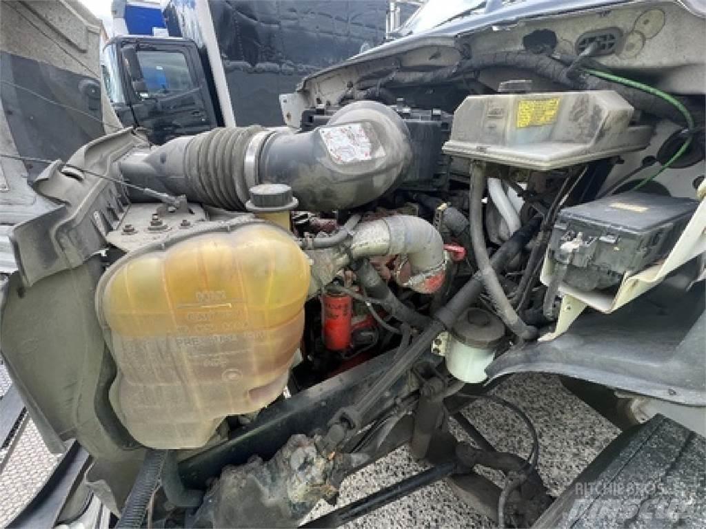 Ford F750 Gėrimų tiekimo sunkvežimiai