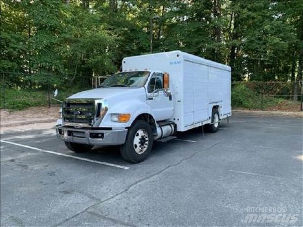 Ford F750 Gėrimų tiekimo sunkvežimiai