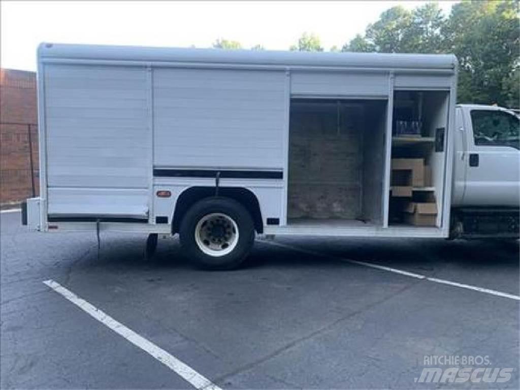 Ford F750 Gėrimų tiekimo sunkvežimiai